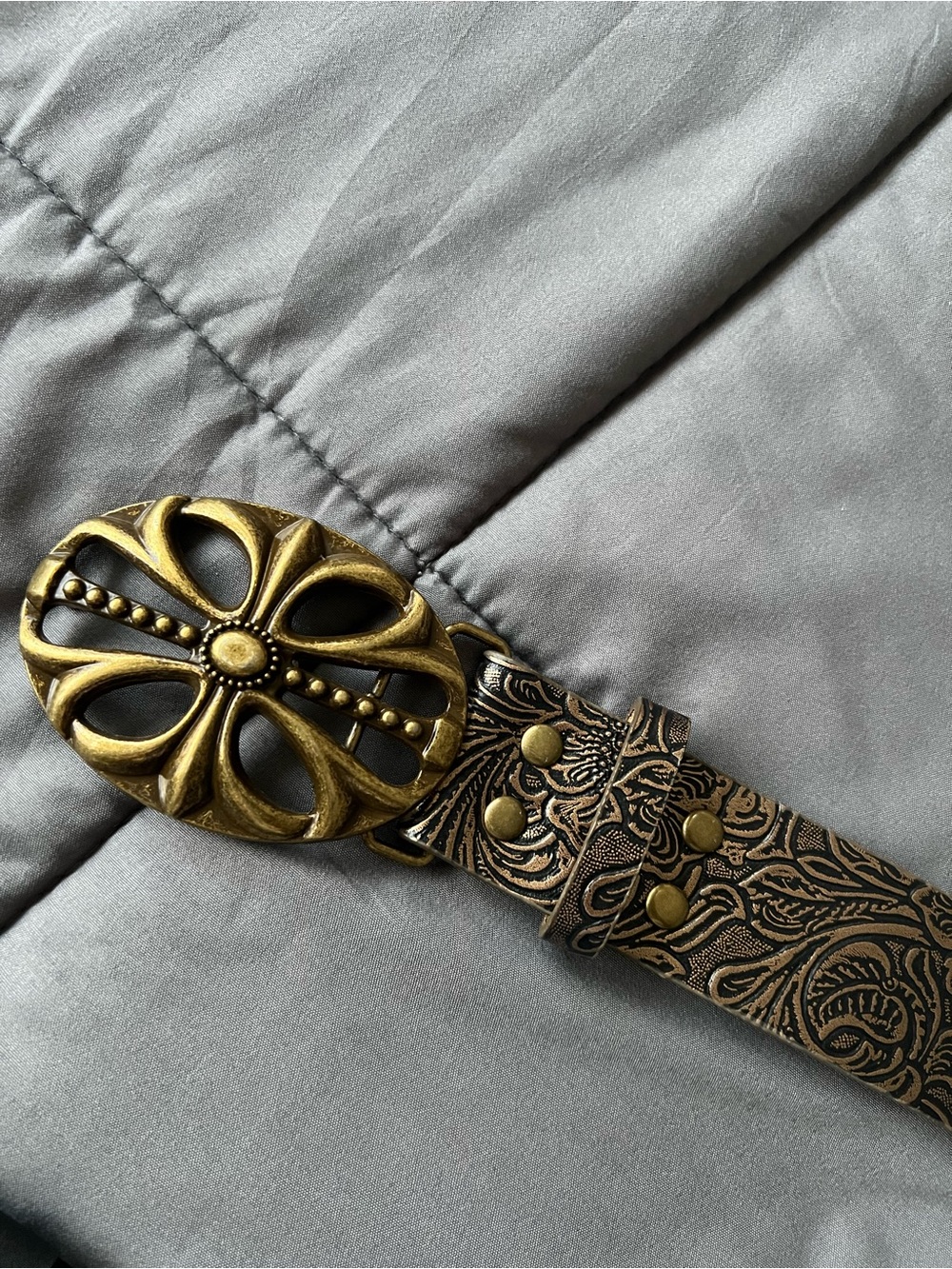 Floral Engraved Buckle Belt in Black & Gold Like New